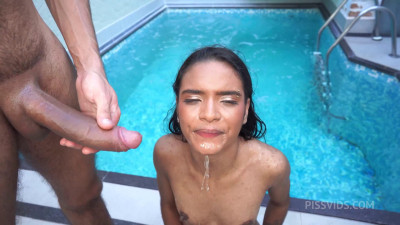 1.50m tall Brazilian indian Jasmine Santanna fucks four big cocks Pee