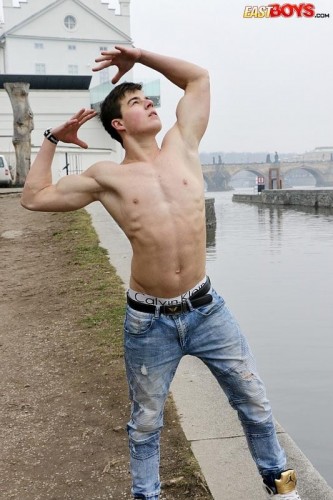 EastBoys Kent Mills - Muscle Worship in Prague